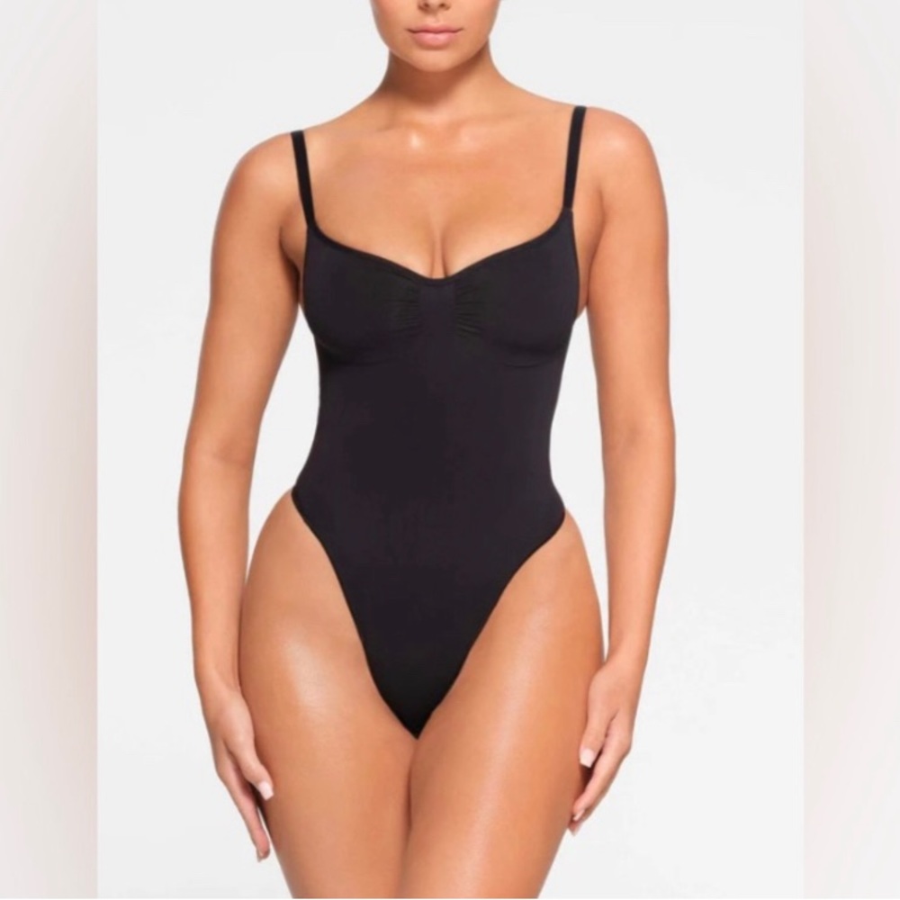 SKIMS Sculpting Thong Bodysuit M